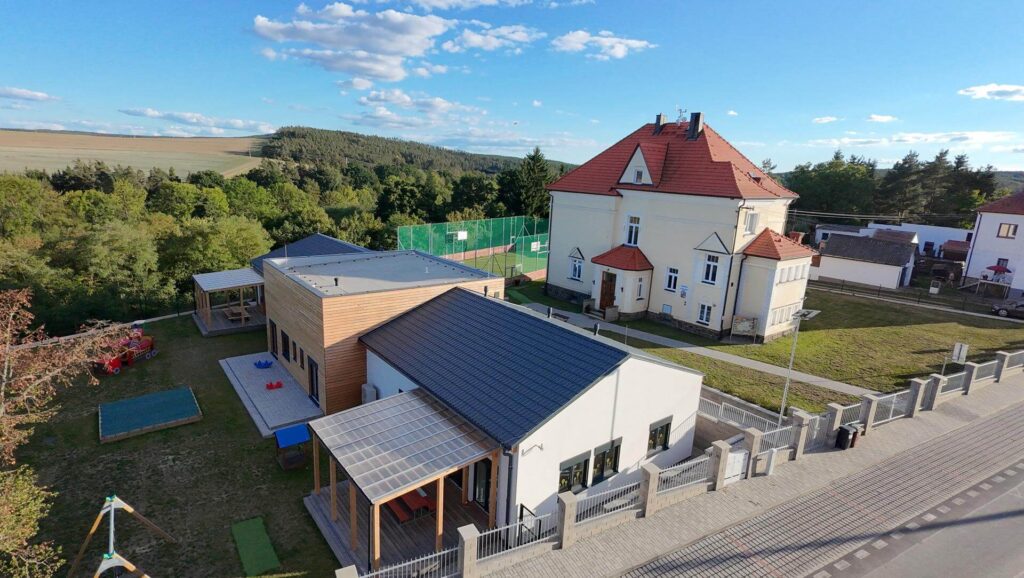 Slide školka se školou
